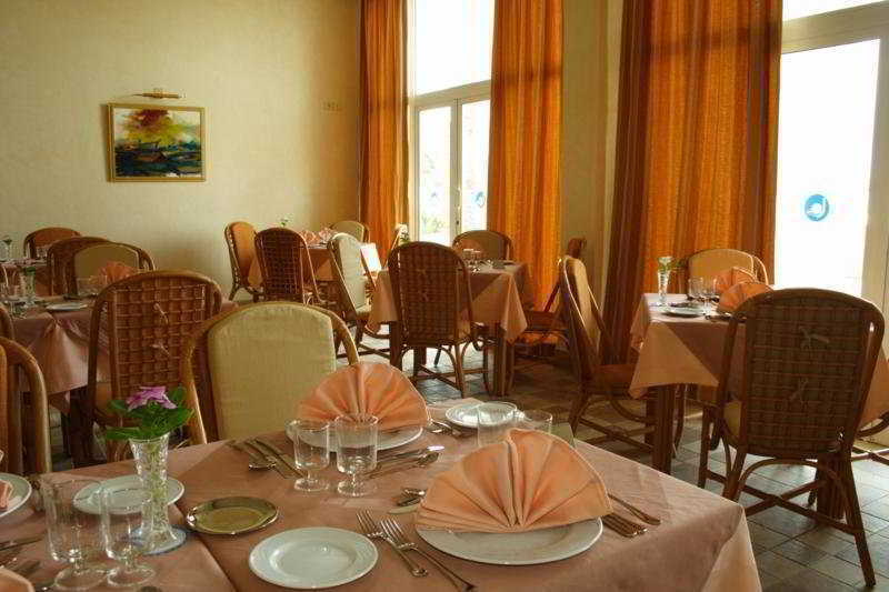 ホテルJasmina ジェルバ島 レストラン 写真